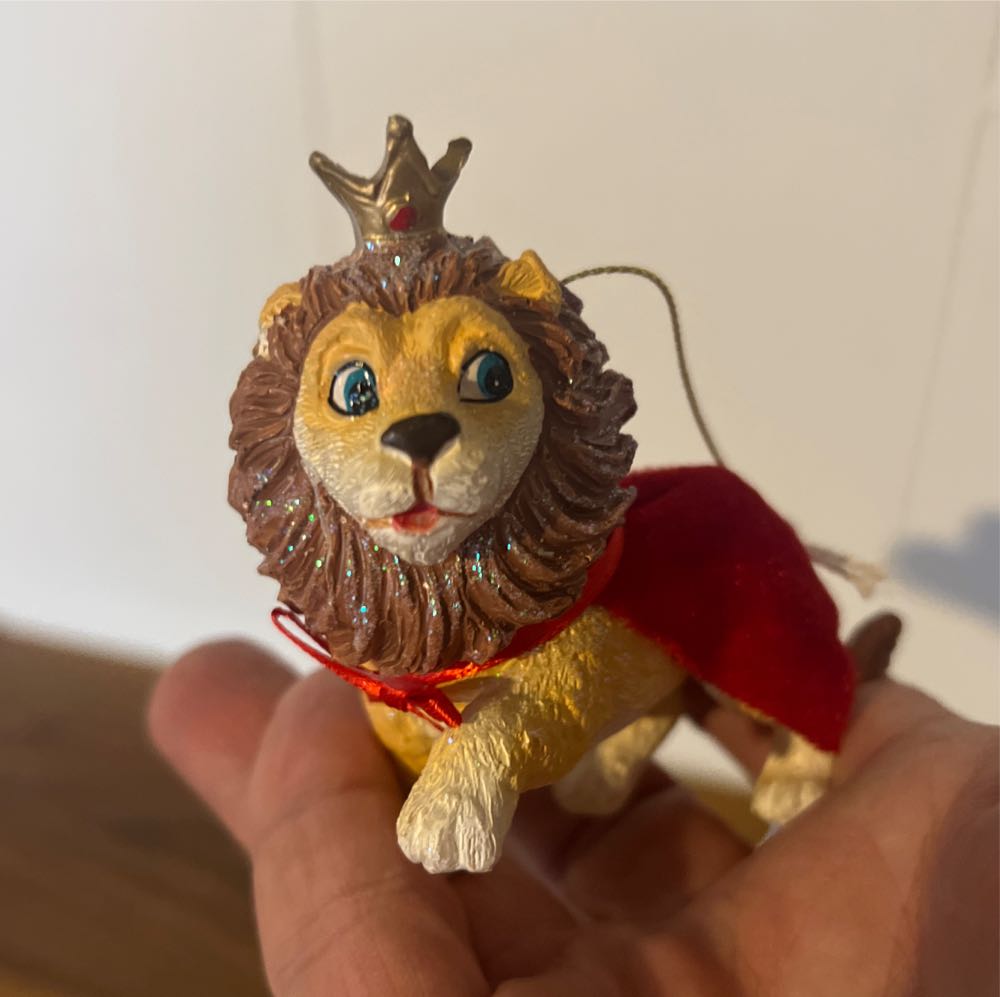 Gisela Graham Lion w Cape - Wizard of Oz Decoration  ornament collectible - Main Image 3