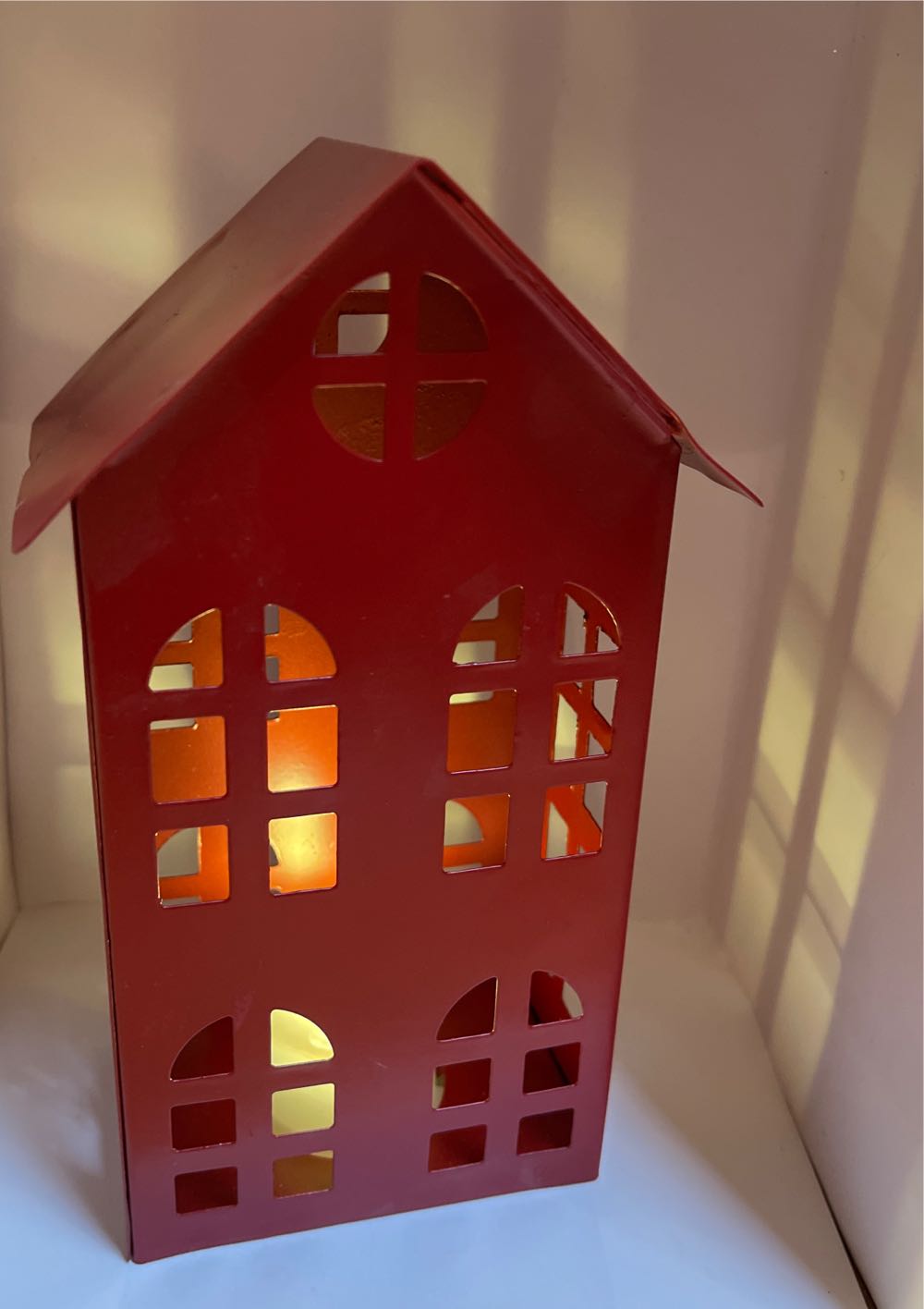 Snowy’s Diner Lit Building And Accessory Set