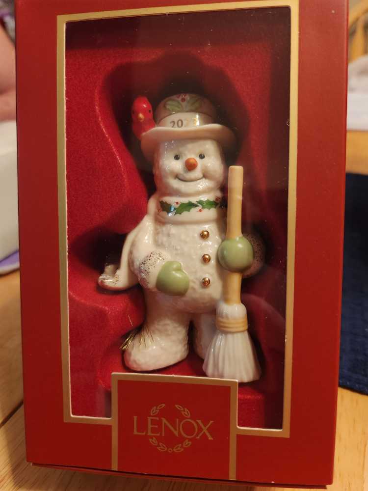 Snowman With Broom Ornament - Lenox Annual Holiday Snowman (Snowman) ornament collectible [Barcode 194372023689] - Main Image 2