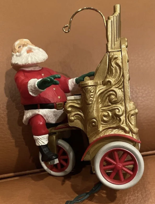 Santa’s Sing-Along - Santa (Magic) ornament collectible - Main Image 1