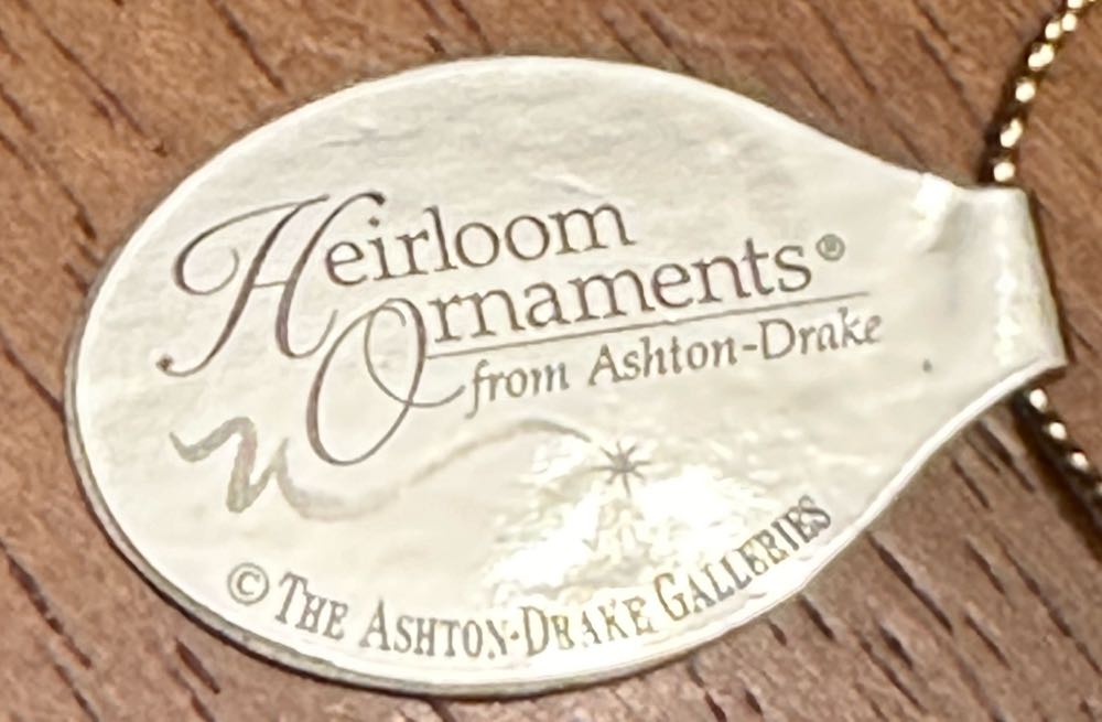 Bringing Home The Tree Santa - Thomas Kinkade Old World Santas (Christmas) ornament collectible - Main Image 3