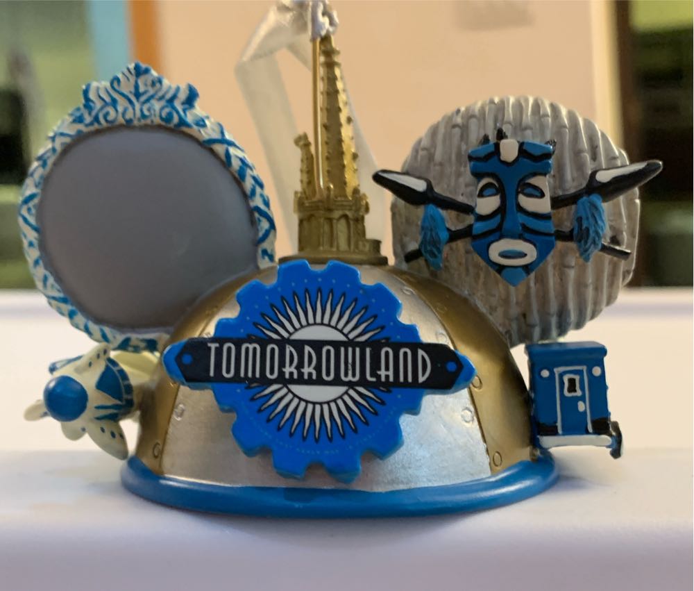 Magic Kingdom  ornament collectible - Main Image 2