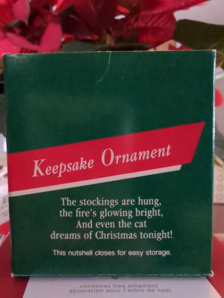 Nutshell Holiday  - Keepsake Miniature (Cozy Christmas in a nutshell) ornament collectible - Main Image 2