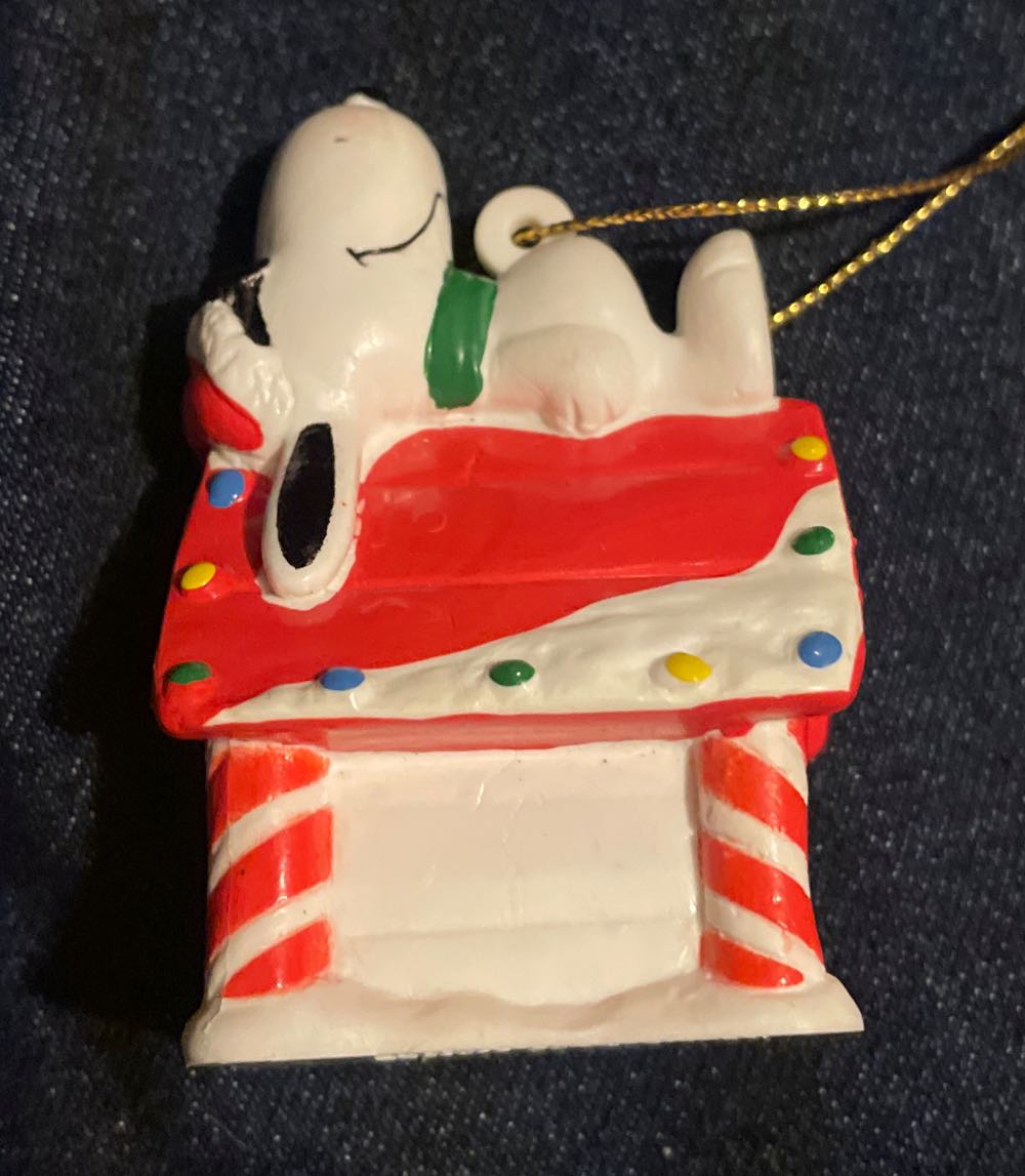 Whitman Candies - Snoopy & Woodstock On Doghouse - Snoopy (Prmotional) ornament collectible - Main Image 3