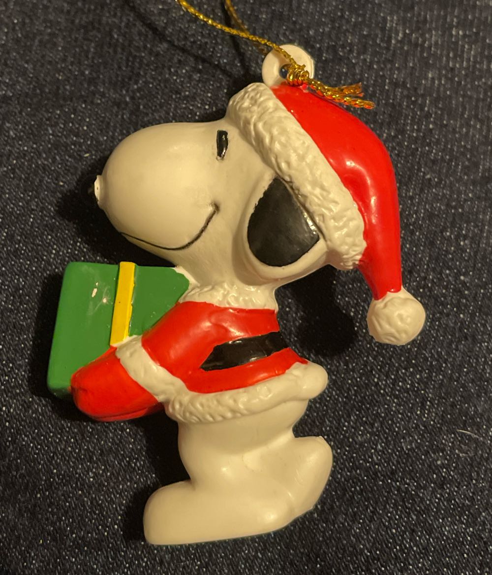 Whitman Candies - Promotion - Santa Snoopy With Gift - Snoopy (Prmotional) ornament collectible - Main Image 2