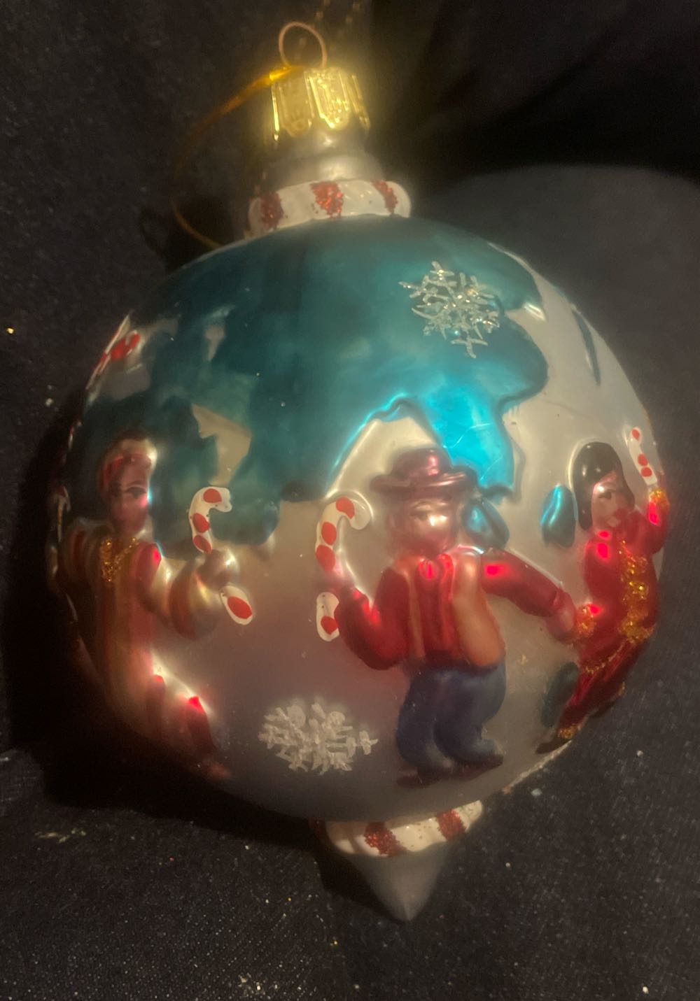 Toys R’ Us - Children Of The Millennium - Children (Global) ornament collectible [Barcode 039934500034] - Main Image 4