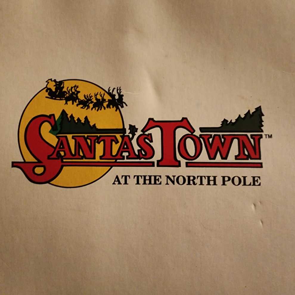 ST07: Toy Works - Santa’s Town At The North Pole (Santa Village) ornament collectible - Main Image 4