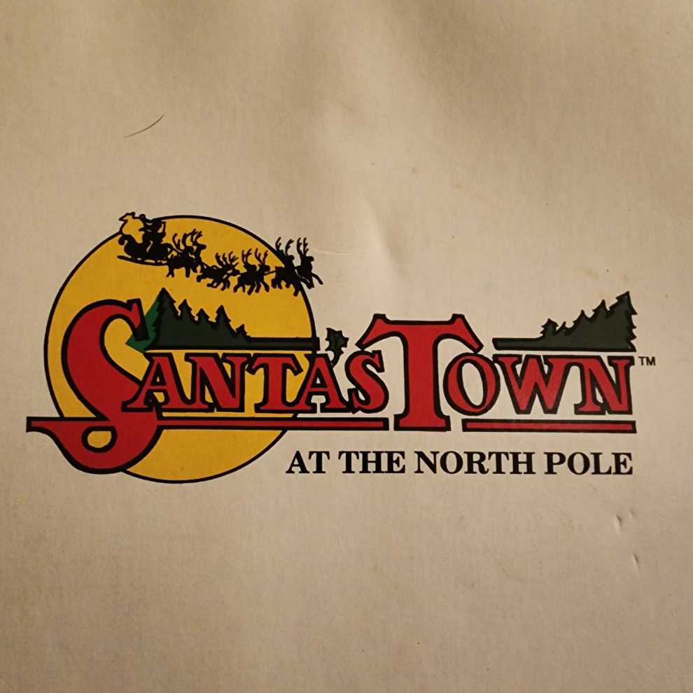 ST08 : Official Christmas Tree - Santa’s Town At The North Pole (Santa Village) ornament collectible - Main Image 4