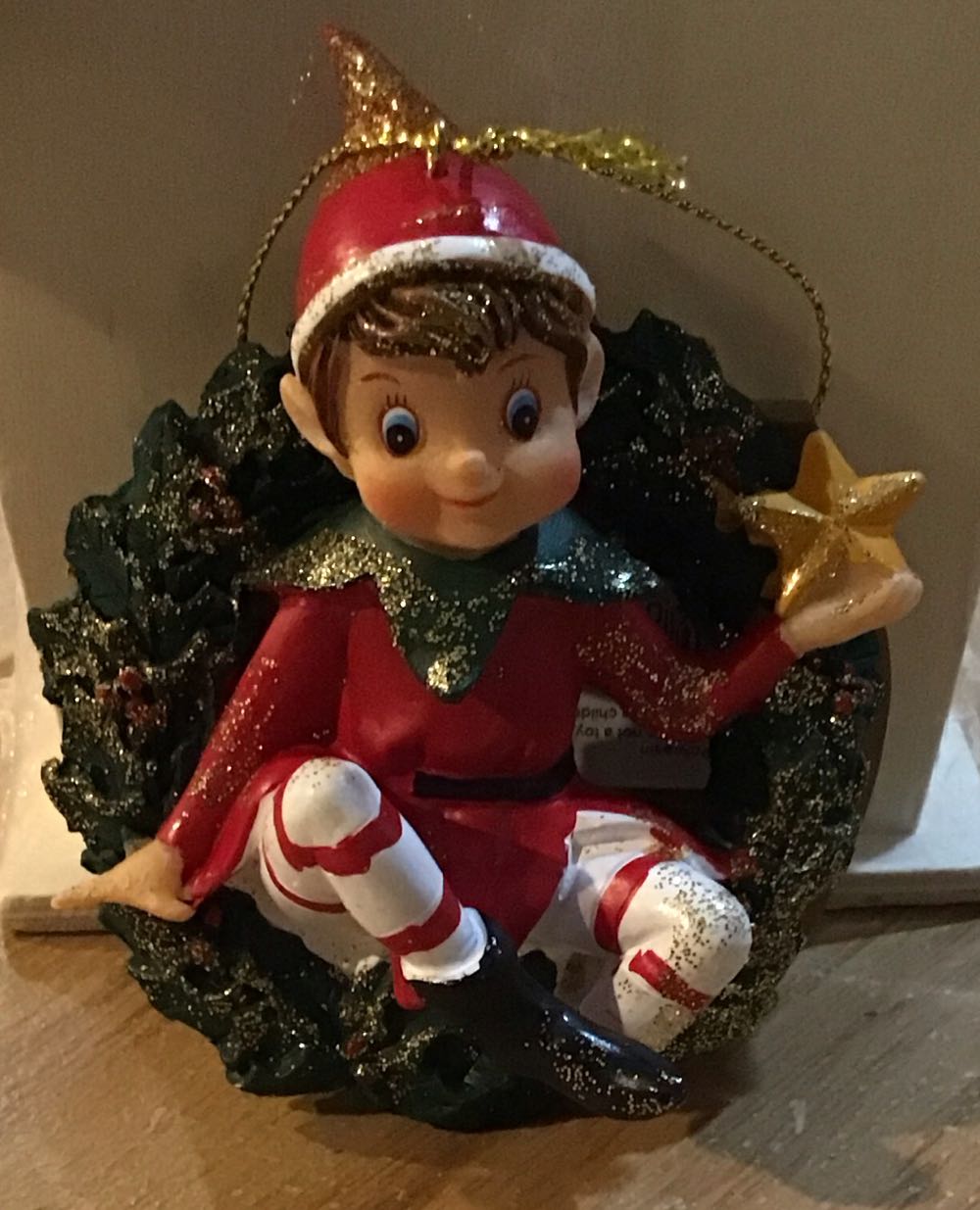Elf Sitting On Wreath  ornament collectible [Barcode 2300094000473] - Main Image 1