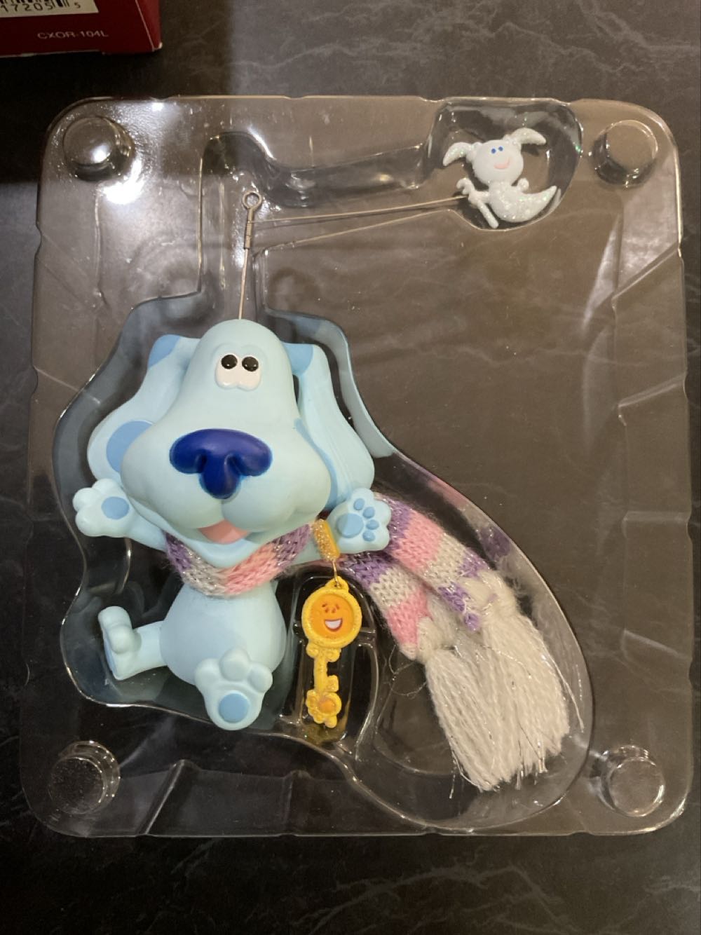 Blue’s Greatest Gift - Blue’s Clues ornament collectible [Barcode 661526172055] - Main Image 2