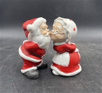 Kissing Clauses Figurines  ornament collectible - Main Image 3