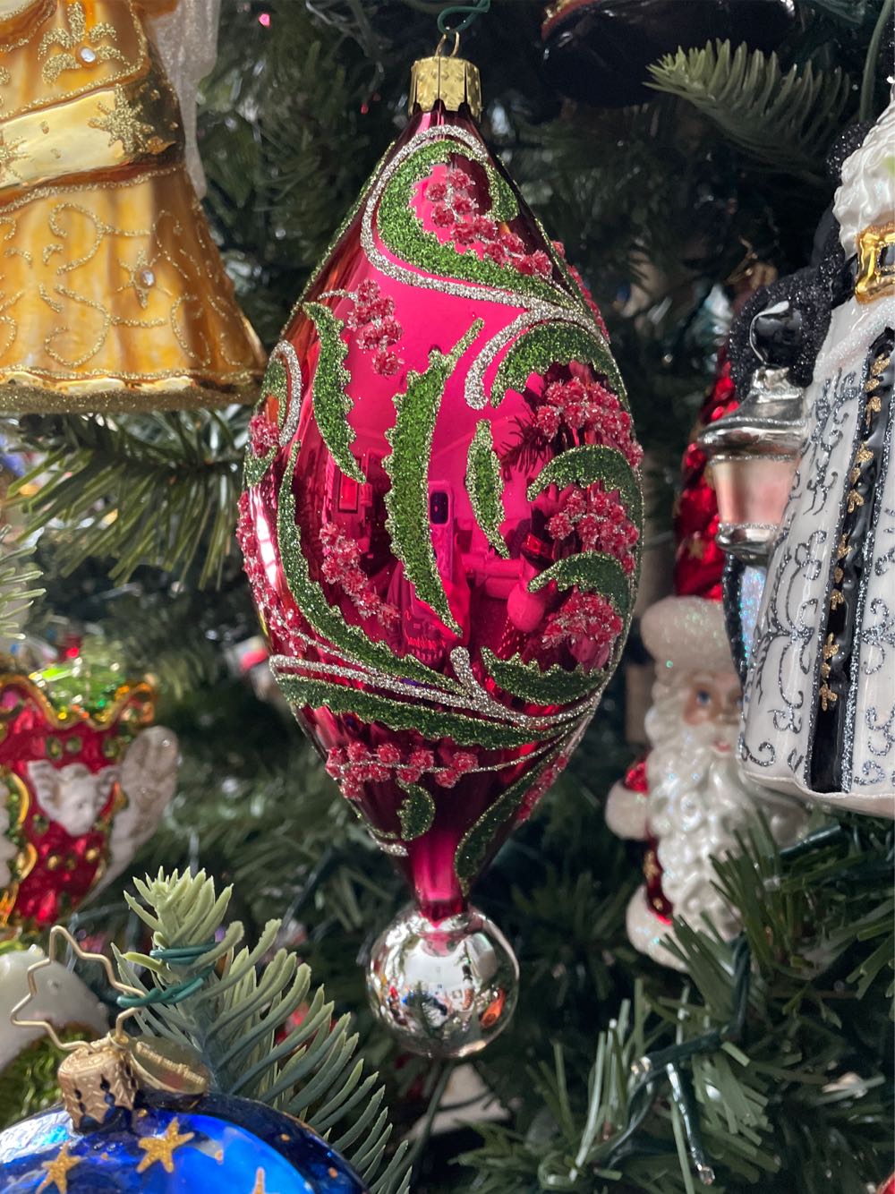 Scooby-Doo & Shaggy Frightened Friends Ornament