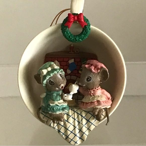 Bird White With Holly Leaves