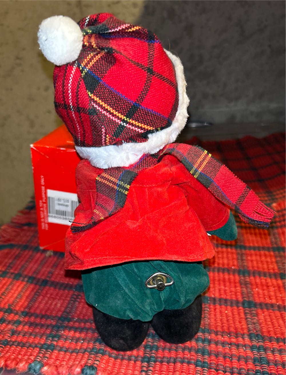 Caroler, Wind Up Musical  ornament collectible - Main Image 2