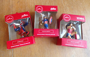 Venture Stores - Music Box - Santa With Tree & Music