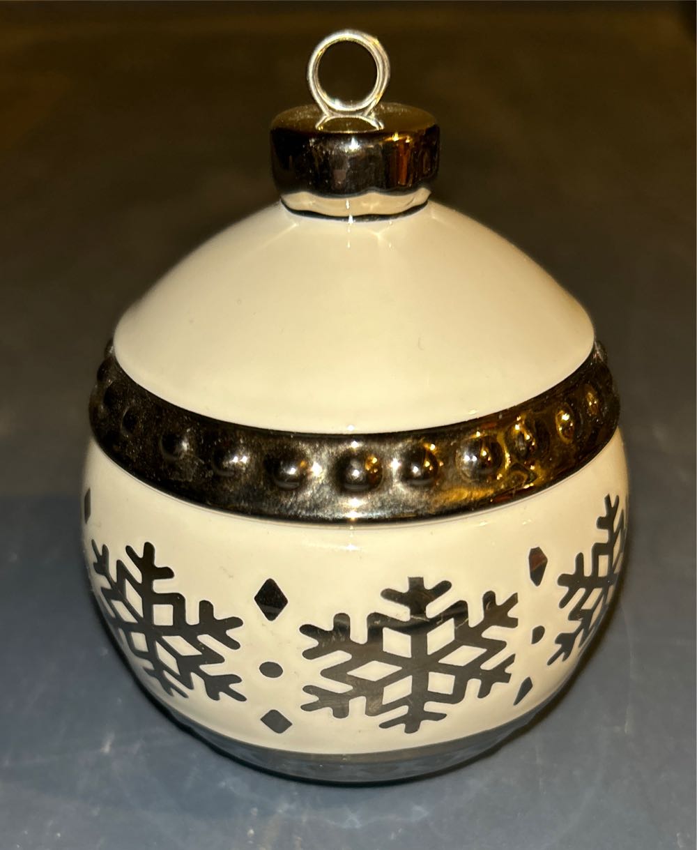 Snowball Candle Holder With Lid  ornament collectible - Main Image 2