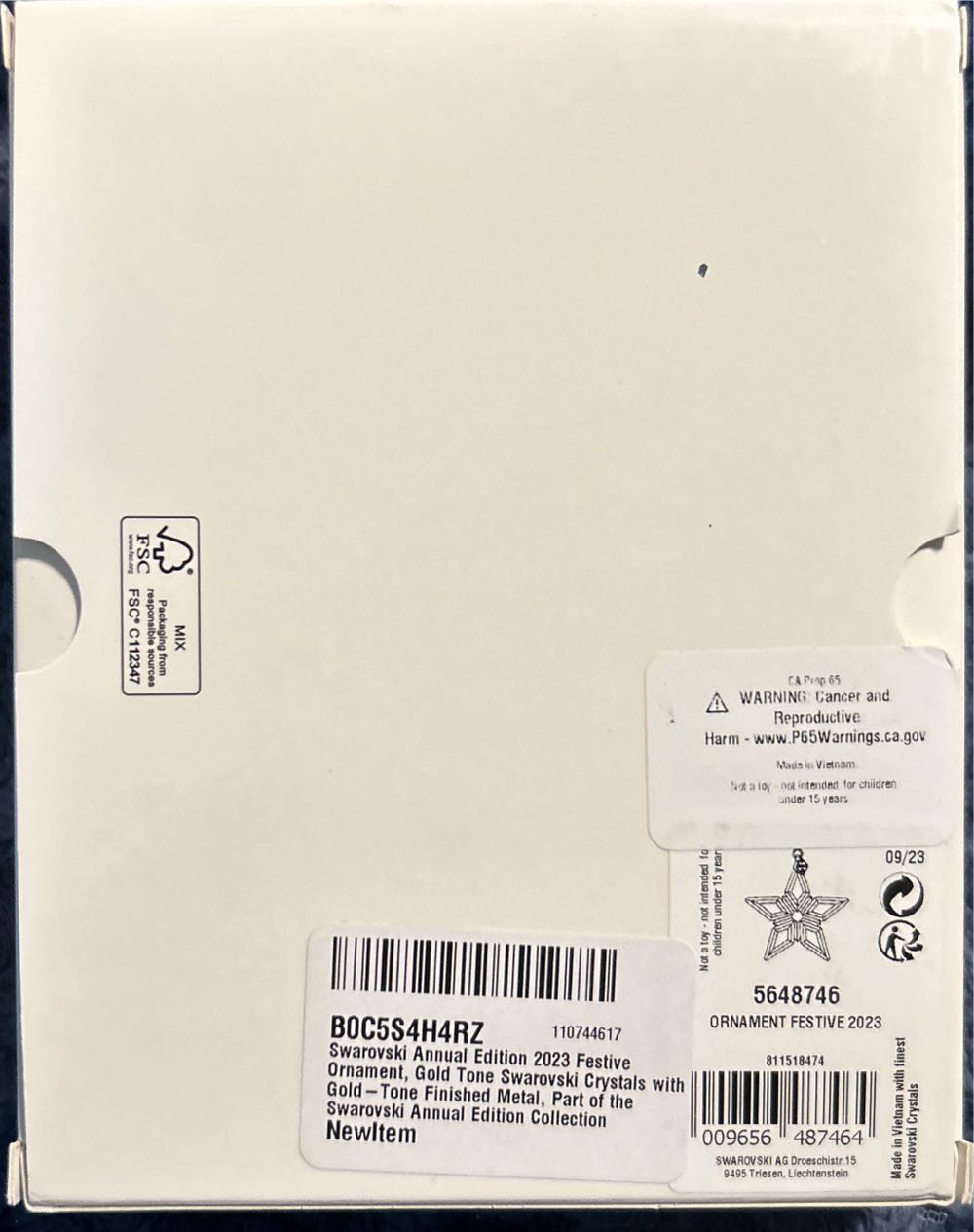 Swarovski Festive Ornament Annual Edition 2023 - Swarovski Annual Edition Gold (Snowflake/Star) ornament collectible [Barcode 9009656487464] - Main Image 3