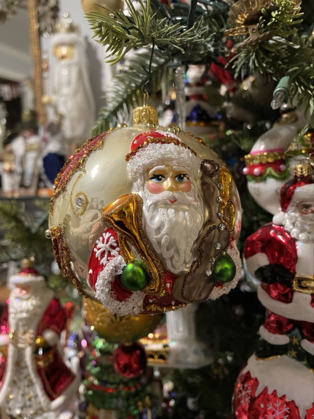 I Saw Moo-mmy Kissing Santa Claus