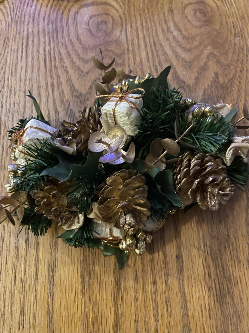 Table Decs Gold & Green  ornament collectible - Main Image 2