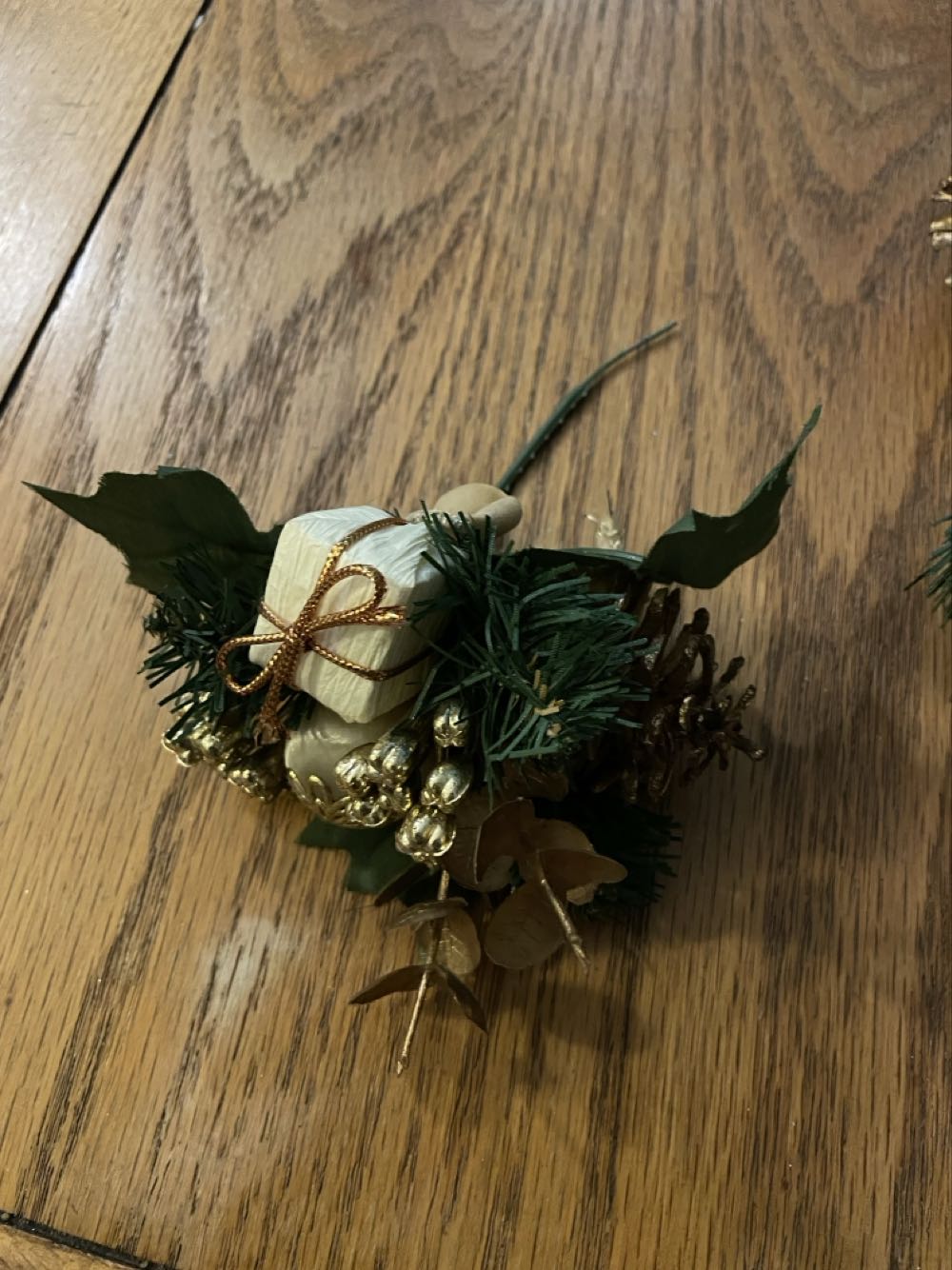 Table Decs Gold & Green  ornament collectible - Main Image 3