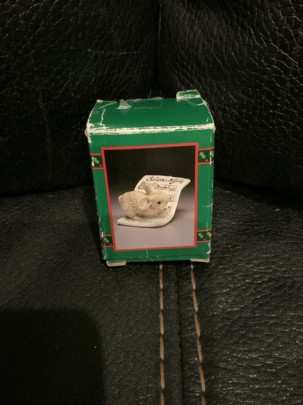 The Christmas Mouse - Christmas Around The World (Christmas Eve) ornament collectible [Barcode 045071420197] - Main Image 2