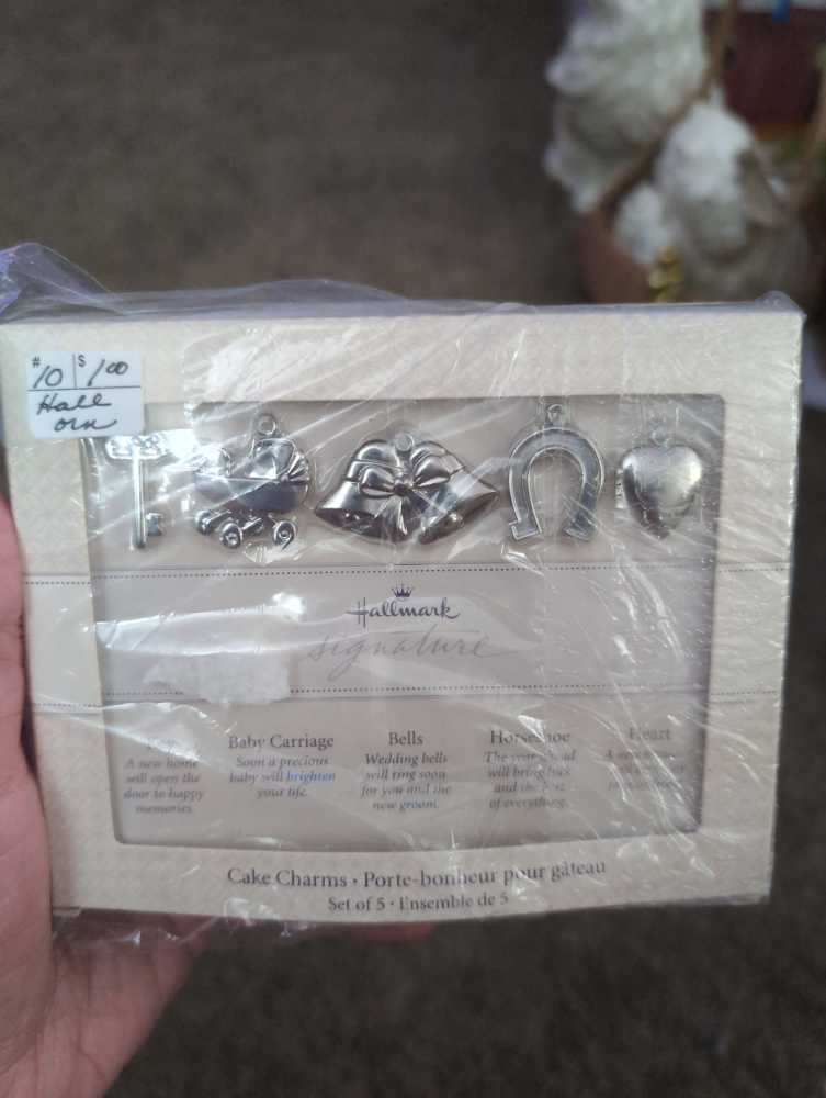 Hallmark Resin Hanging Minecraft Axolotl