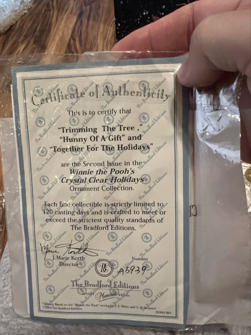 Winnie The Pooh Set - Winnie The Pooh’s Crystal Clear Holidays ornament collectible - Main Image 2