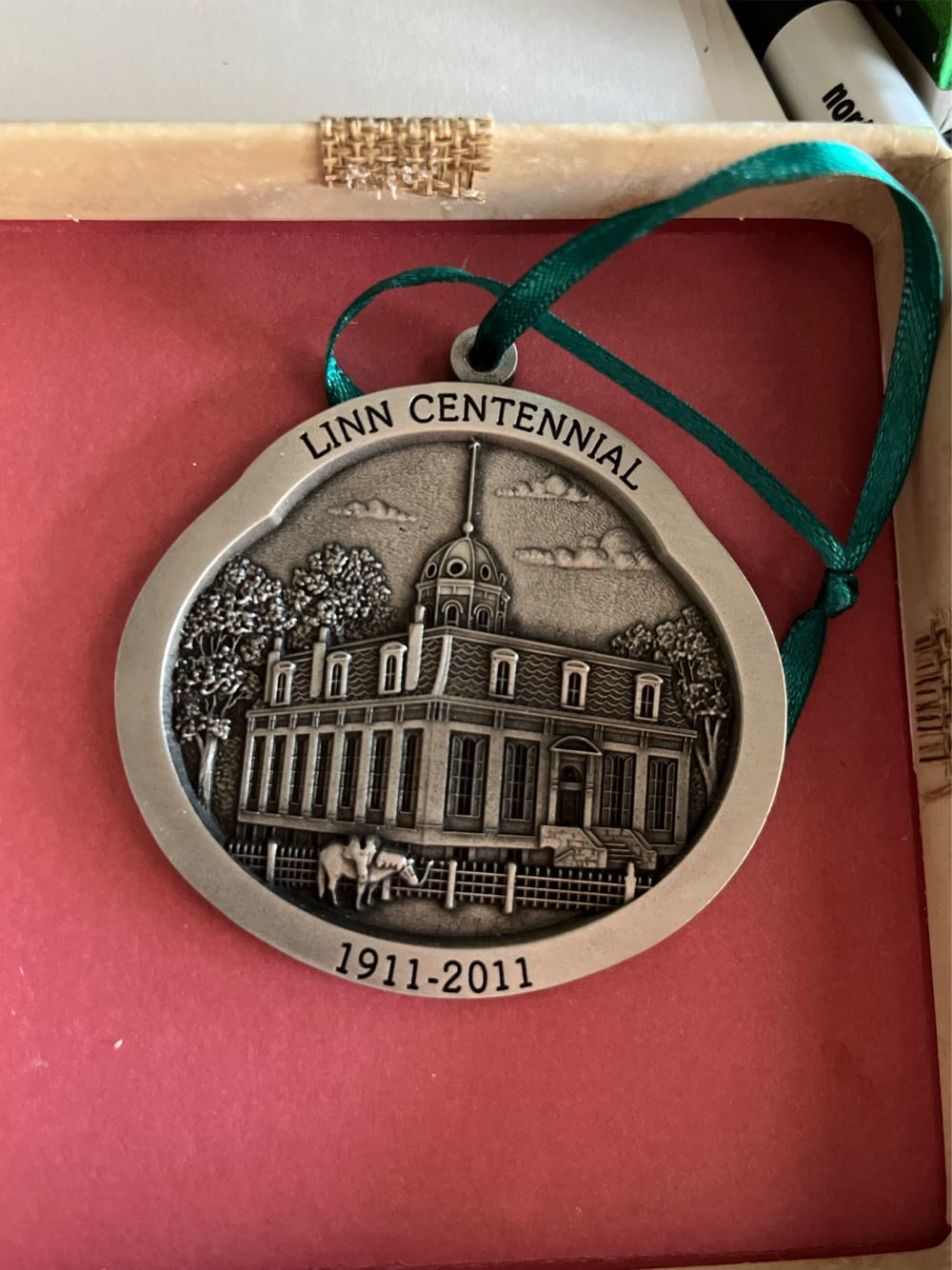 Snowball And Tuxedo 2002