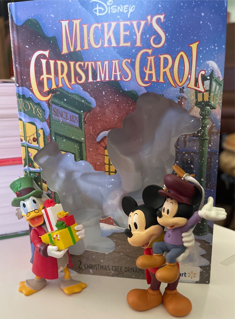 Mickey’s Christmas Carol - Bookshelf ornament collectible [Barcode 763795836574] - Main Image 4