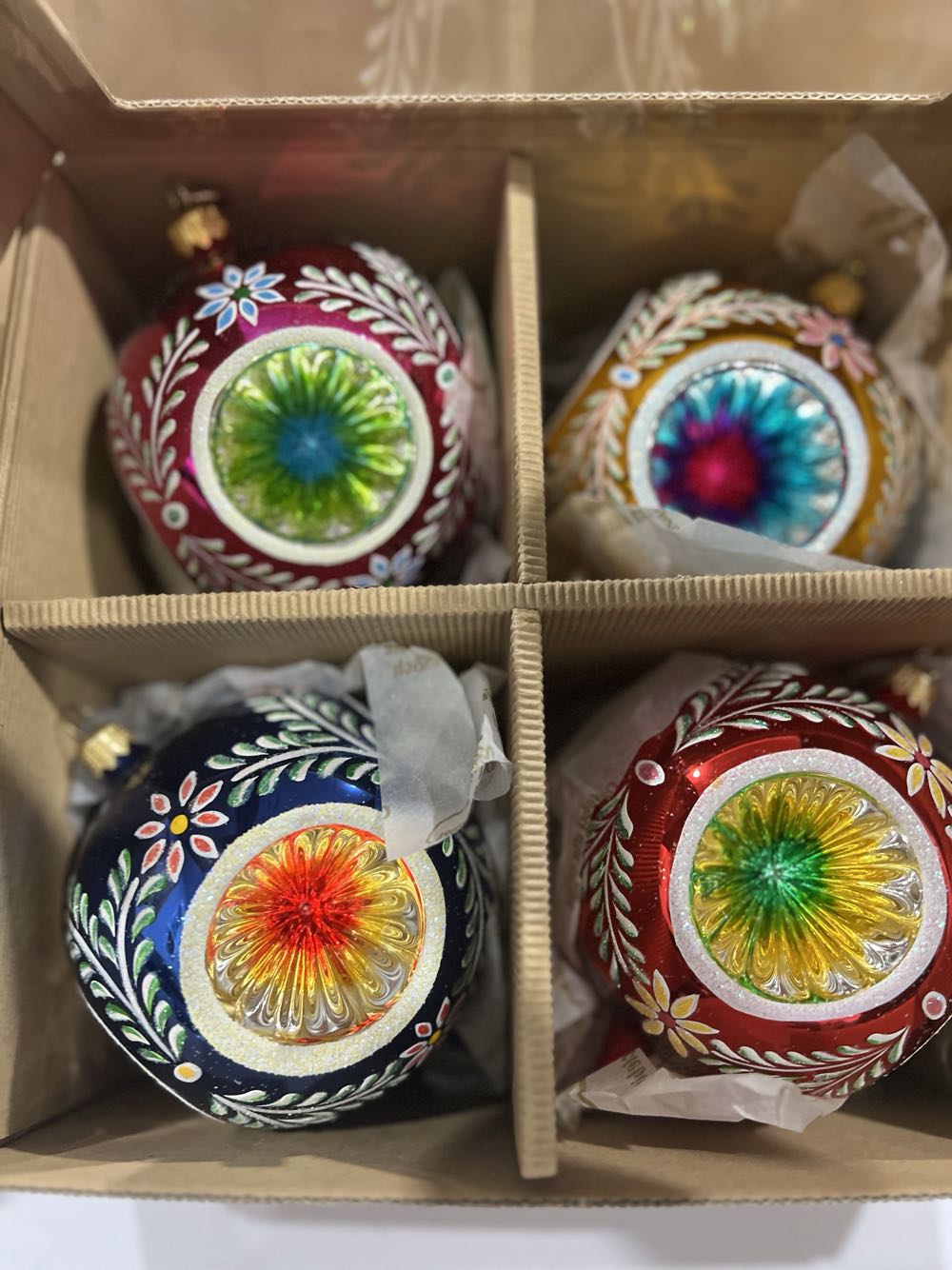 Sneeuwman Plaatst Ster Op Boom