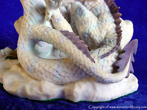 EN2019 Grawlfang - Winter Dragon  ornament collectible - Main Image 2