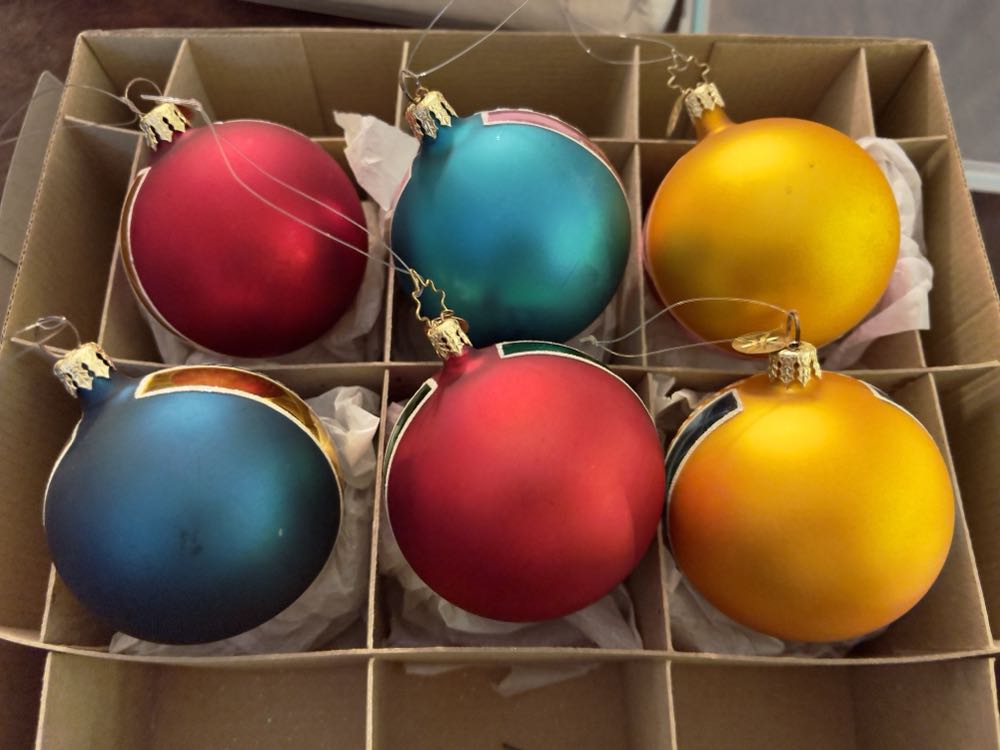 Fantasia - Crown Sparkle - Fantasia Boxed Set (Fantasia) ornament collectible - Main Image 2