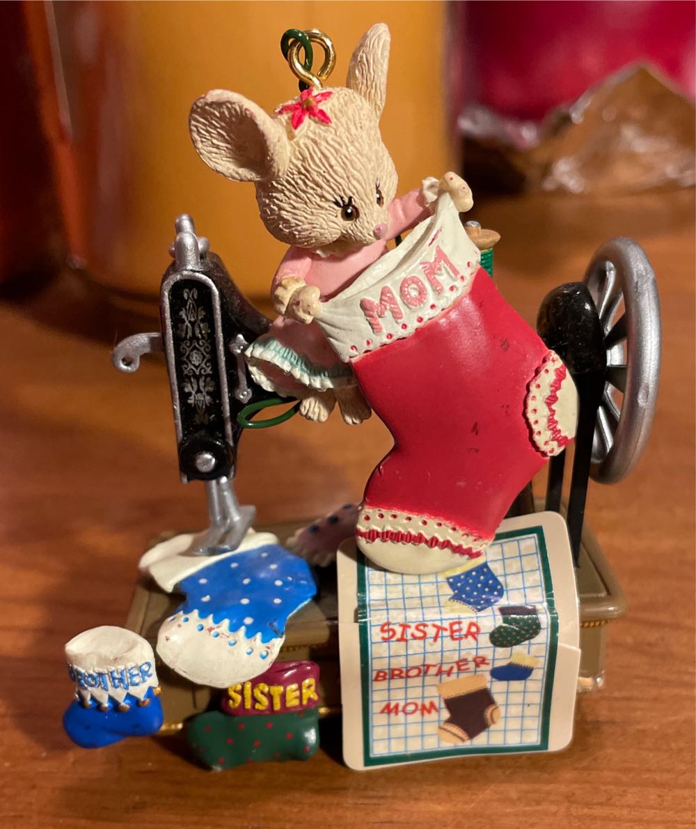 Scooby Doo As Santa Miniature Ornament