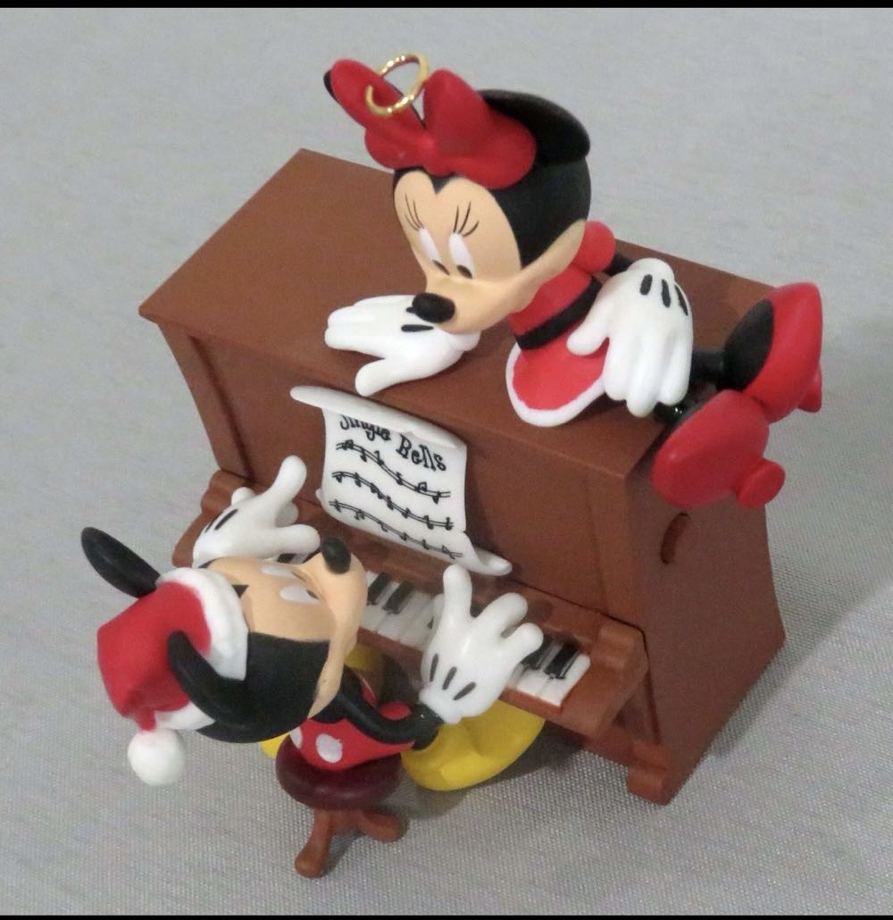 2012 A Merry Serenade Mickey And Minnie  ornament collectible - Main Image 3