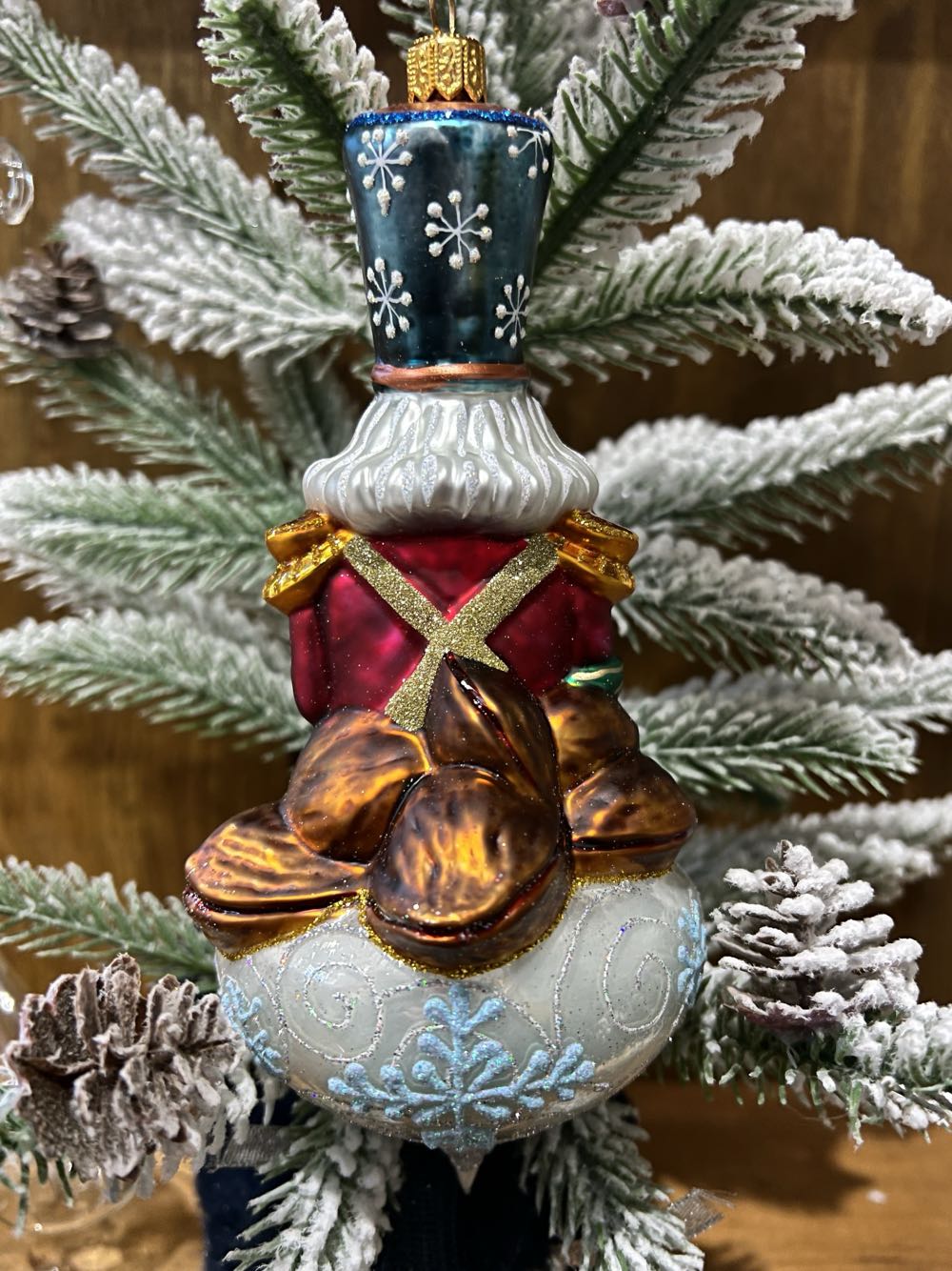 Nutcracker On A Snowflake Bulb / Dziadek do orzechów na cebulce w śnieżynki  ornament collectible - Main Image 2