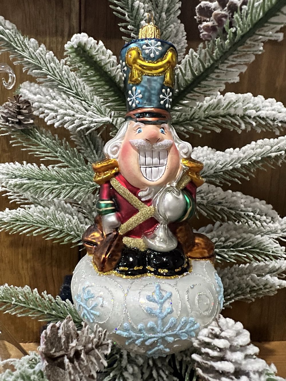 Nutcracker On A Snowflake Bulb / Dziadek do orzechów na cebulce w śnieżynki  ornament collectible - Main Image 3