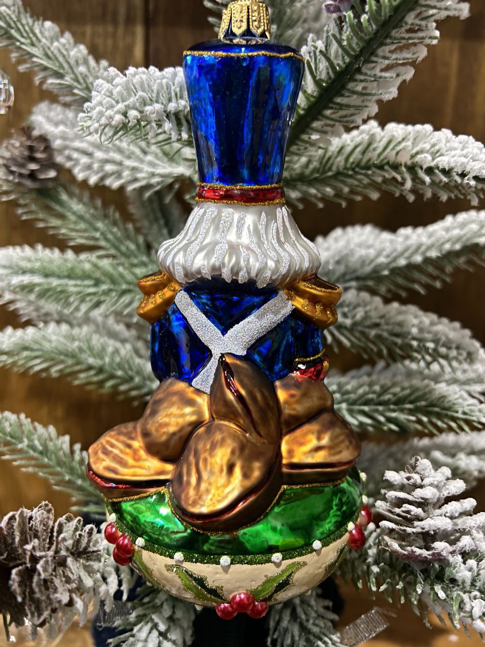Nutcracker On A Holly Bulb / Dziadek Do Orzechow Na Cebulce Z Ostrokrzewem  ornament collectible - Main Image 2