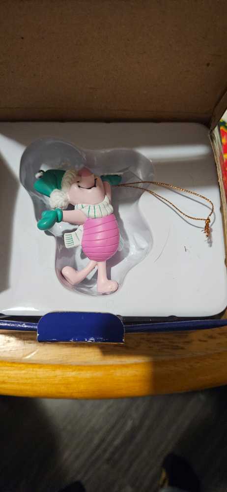 Grolier Winnie The Pooh President’s Collection Piglet - Disney’s Winnie the Pooh (Grolier) ornament collectible - Main Image 2