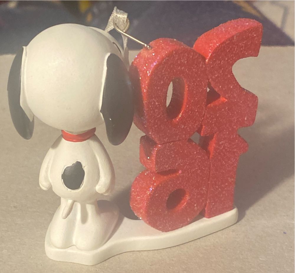 Hallmark Redbox Peanuts Snoopy 2016 - Snoopy (Peanuts) ornament collectible - Main Image 2