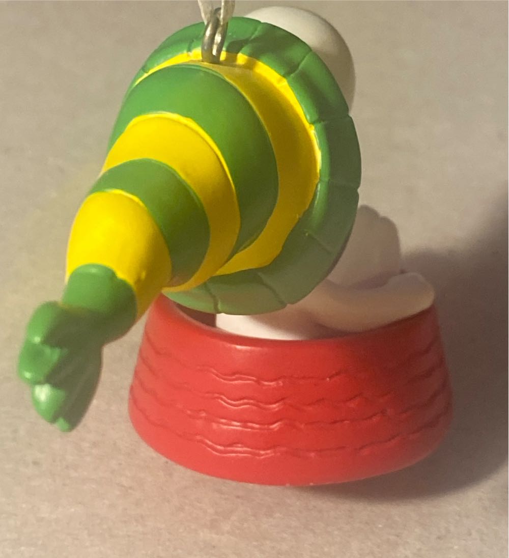 Hallmark Red Box Snoopy In Dog Bowl - Snoopy (Peanuts) ornament collectible - Main Image 2