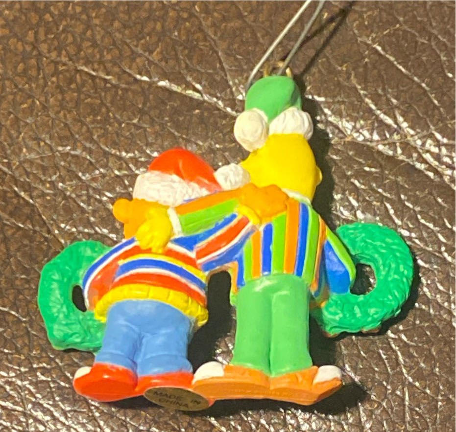 Bert And Ernie Christmas Wreaths Miniature Ornament - Bert And Ernie (Sesame Street) ornament collectible - Main Image 2
