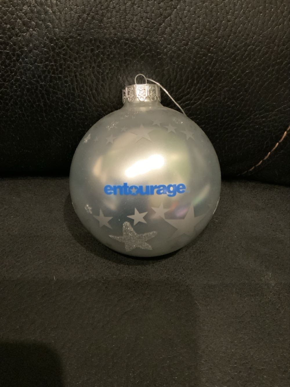 Entourage - Let’s Hug It Out - Ball - Glass Ball (Television) ornament collectible [Barcode 086131810565] - Main Image 2