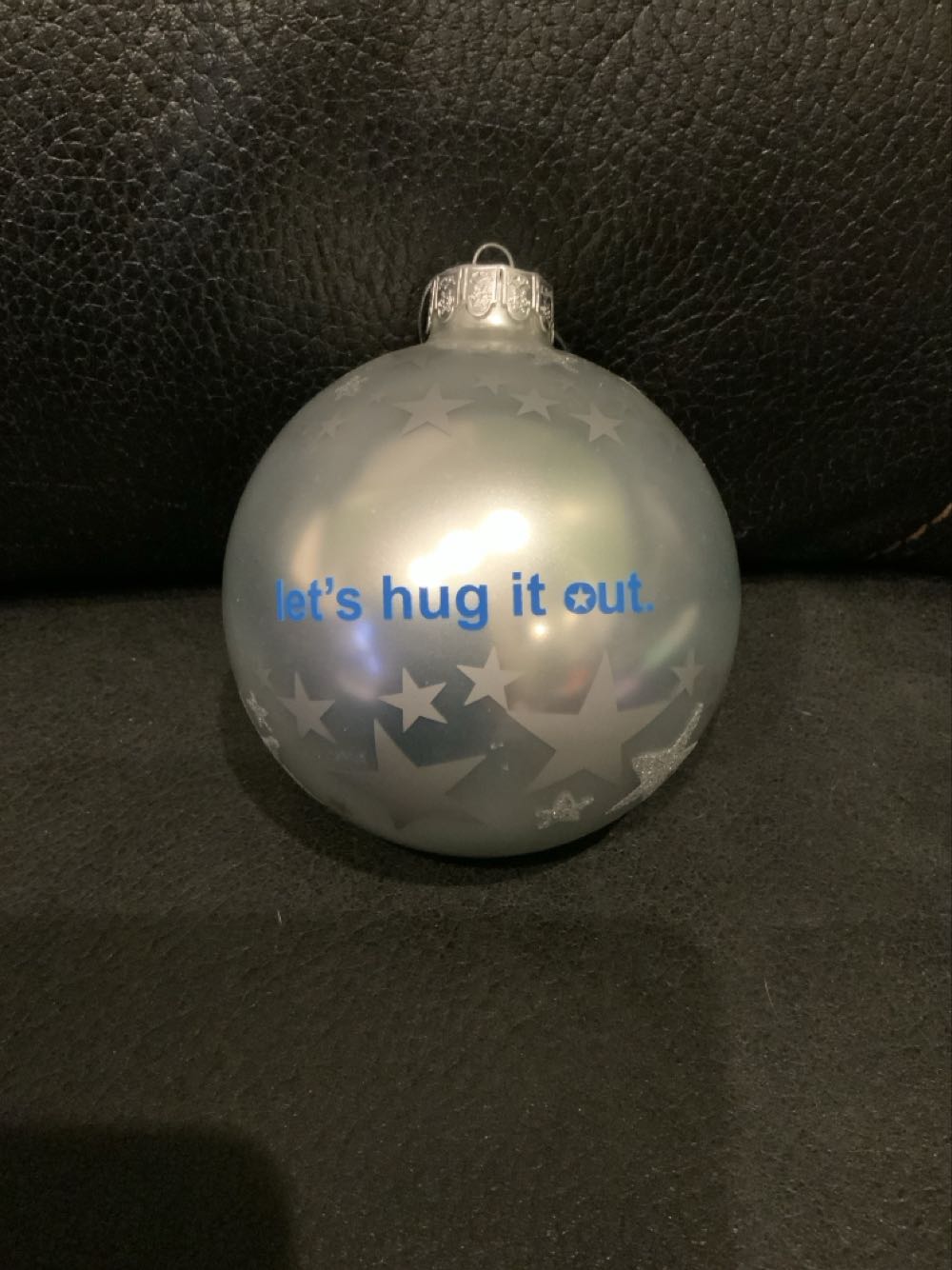 Entourage - Let’s Hug It Out - Ball - Glass Ball (Television) ornament collectible [Barcode 086131810565] - Main Image 3