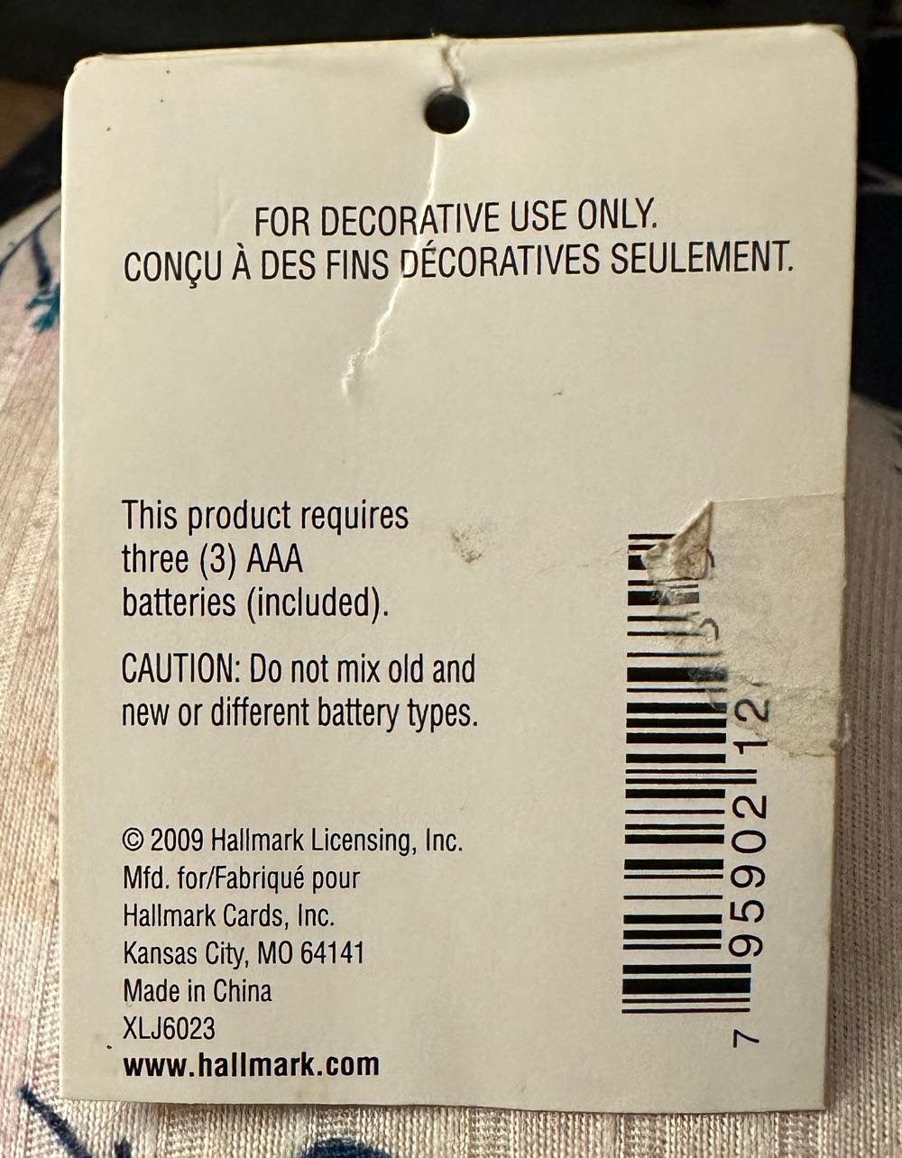 Caroling Cottages ‘Merry Christmas’ 4th And Final Edition - Caroling Cottages ornament collectible [Barcode 795902124755] - Main Image 4