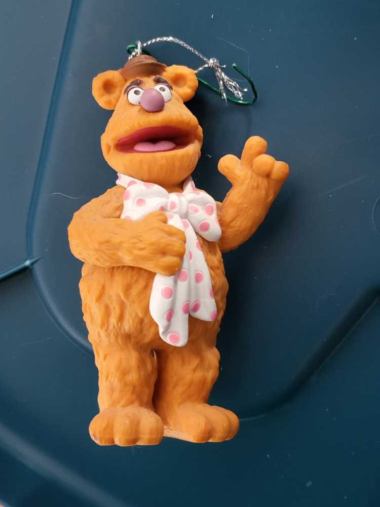 Peanuts on Ice: Lucy