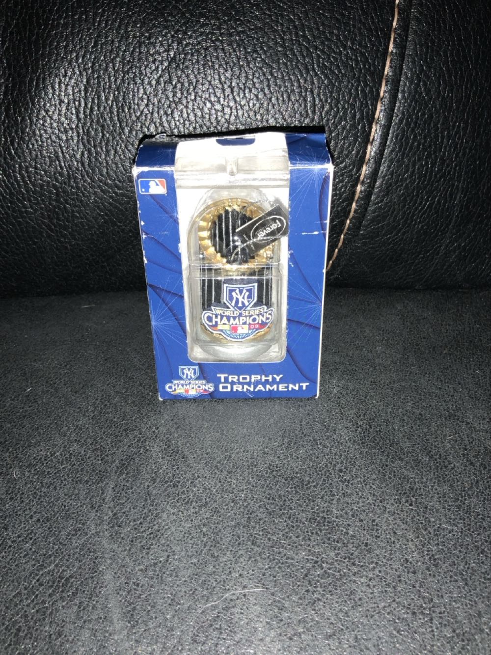 New York Yankees - World Series Champion - 2009 Trophy - Trophy Ornaments (New York Yankees) ornament collectible [Barcode 884966142062] - Main Image 2