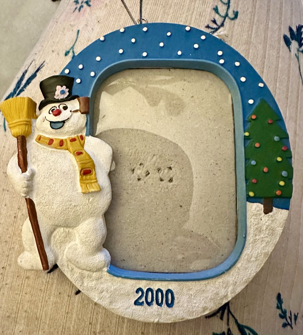 Merry Olde Santa: 03: Santa Filling a Stocking