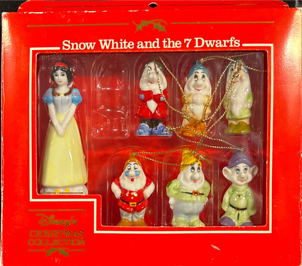 Christmas Cupcakes: 12: Star-Tipped Sweetness