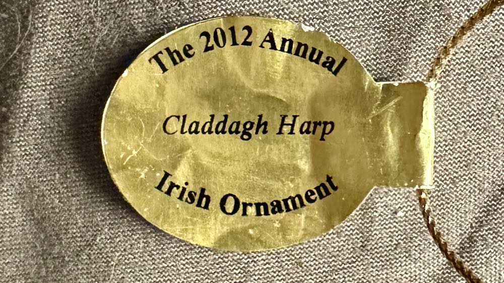 The Danbury Mint Annual Irish Ornament 2012 Claddagh Harp  ornament collectible - Main Image 4