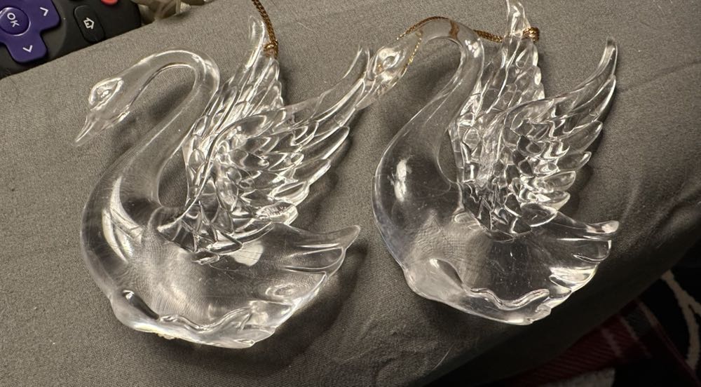 Swans X2  ornament collectible - Main Image 2